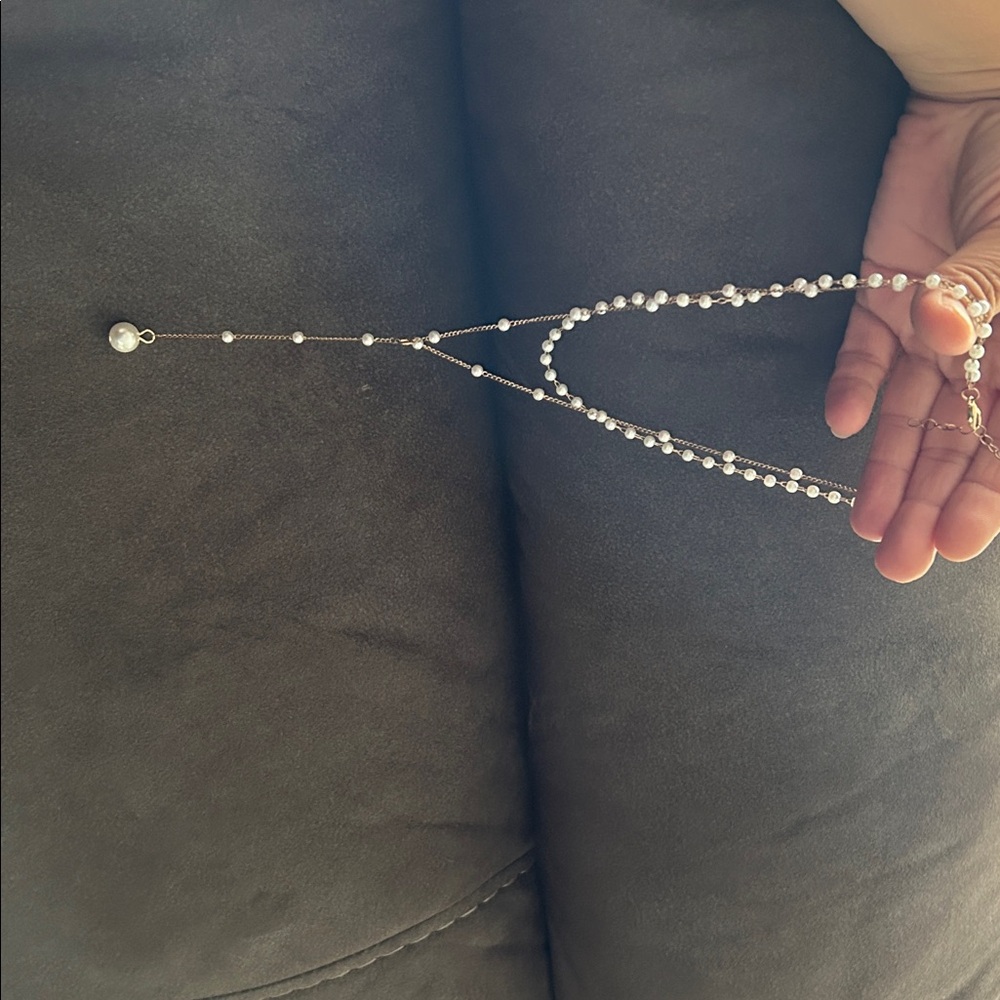 Elegant Pearl and Gold Necklace - Picture 4 of 4